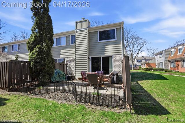 1878 Newporte Court, Royal Oak, MI 48073