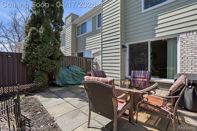 1878 Newporte Court, Royal Oak, MI 48073