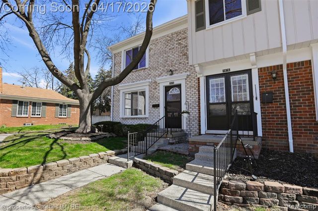 1878 Newporte Court, Royal Oak, MI 48073