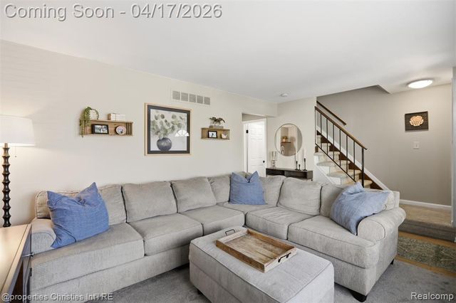 1878 Newporte Court, Royal Oak, MI 48073