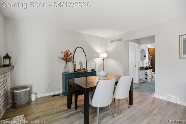 1878 Newporte Court, Royal Oak, MI 48073