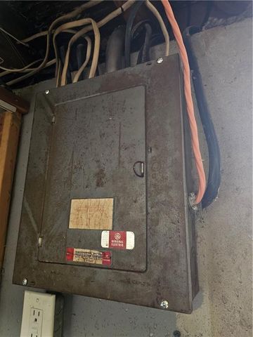 8212 NE 51st Street, Kansas City, MO 64119