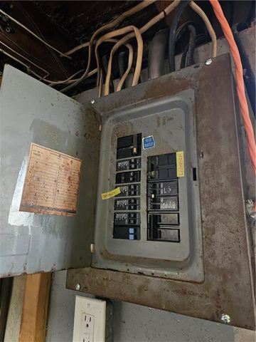 8212 NE 51st Street, Kansas City, MO 64119