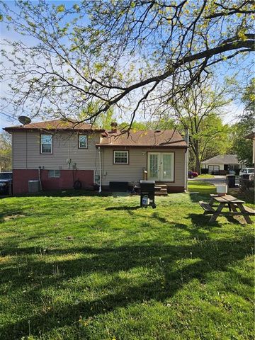 8212 NE 51st Street, Kansas City, MO 64119