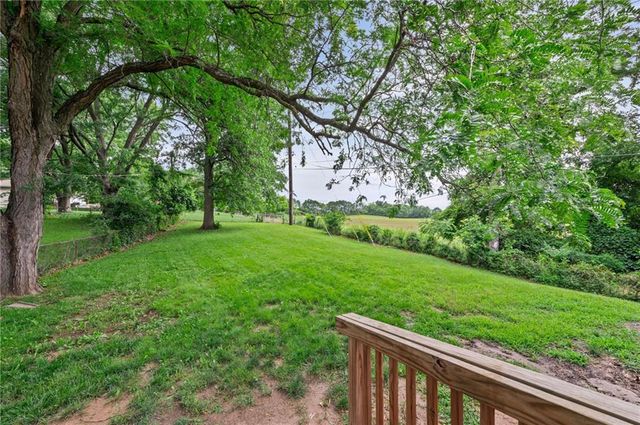 8212 NE 51st Street, Kansas City, MO 64119
