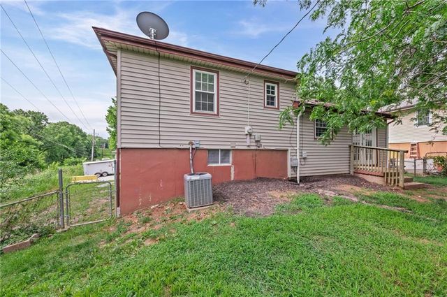 8212 NE 51st Street, Kansas City, MO 64119