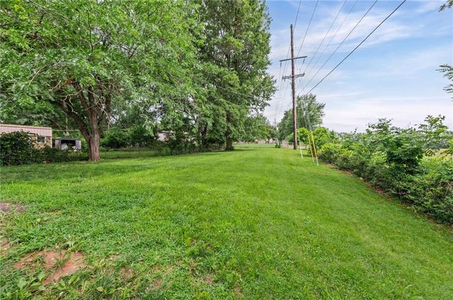 8212 NE 51st Street, Kansas City, MO 64119