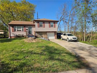 8212 NE 51st Street, Kansas City, MO 64119