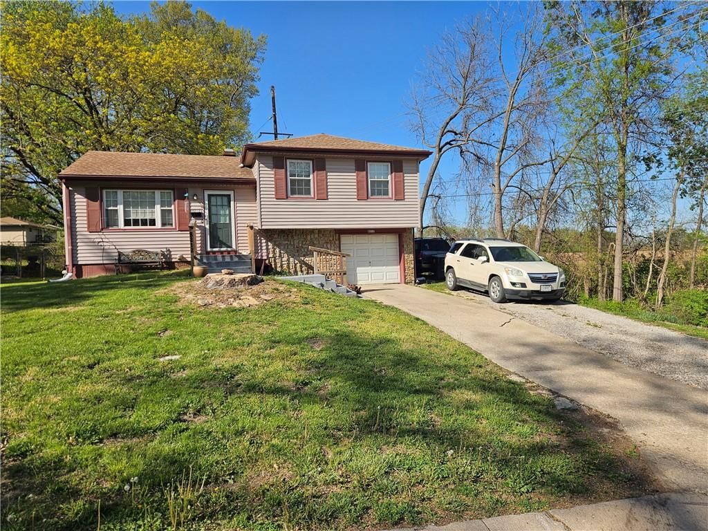 8212 NE 51st Street, Kansas City, MO 64119