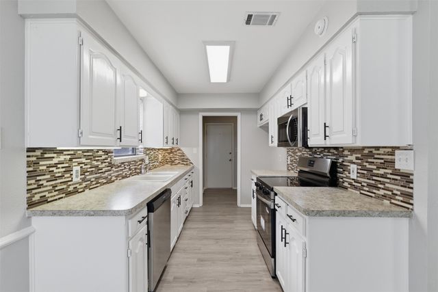 6640 Inwood Drive, Watauga, TX 76148