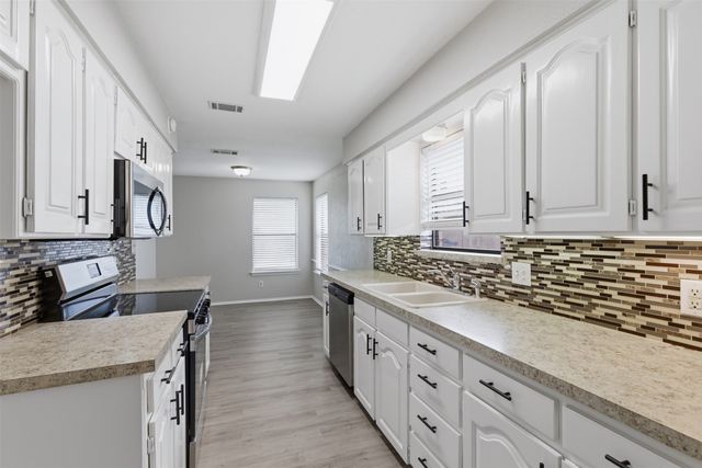 6640 Inwood Drive, Watauga, TX 76148
