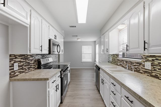 6640 Inwood Drive, Watauga, TX 76148