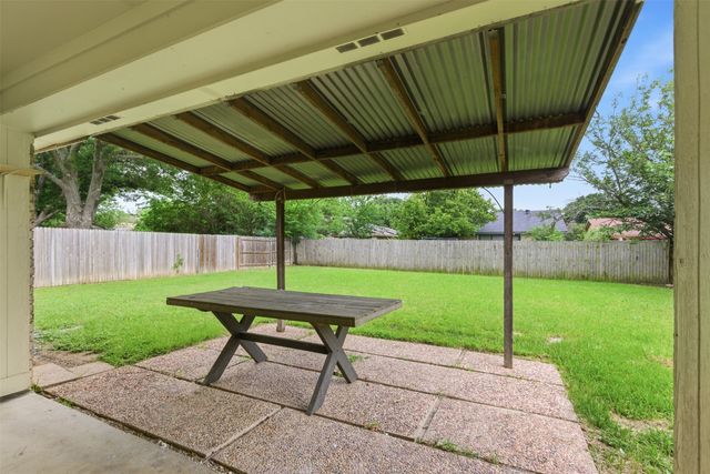 6640 Inwood Drive, Watauga, TX 76148