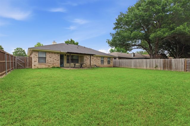 6640 Inwood Drive, Watauga, TX 76148