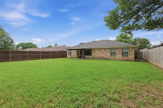6640 Inwood Drive, Watauga, TX 76148