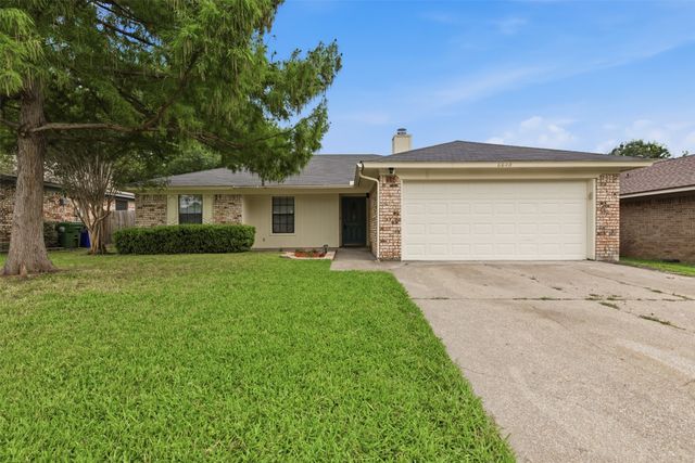 6640 Inwood Drive, Watauga, TX 76148