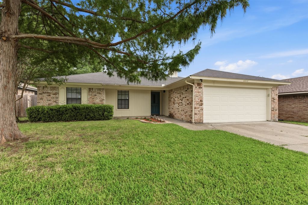 6640 Inwood Drive, Watauga, TX 76148