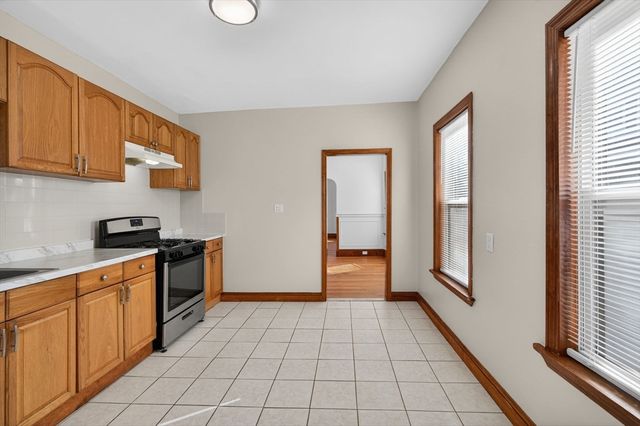 27 Larchmont St, Boston, MA 02124