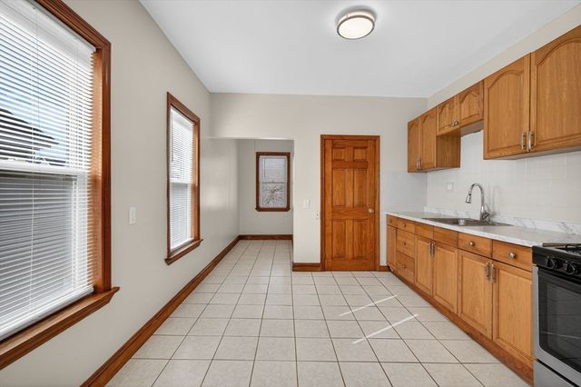 27 Larchmont St, Boston, MA 02124