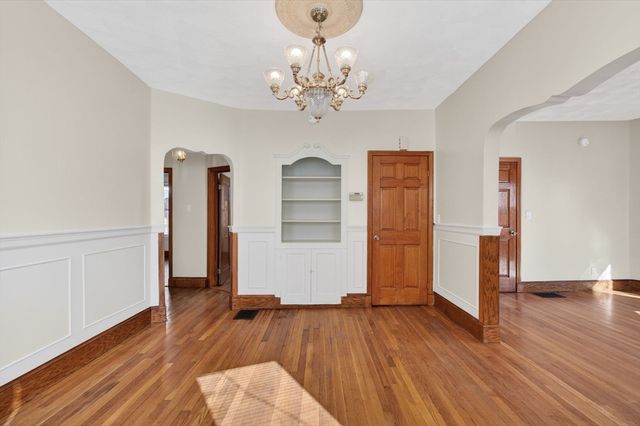 27 Larchmont St, Boston, MA 02124