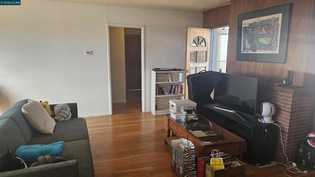 7839 7839 Eureka Ave, El Cerrito, CA 94530