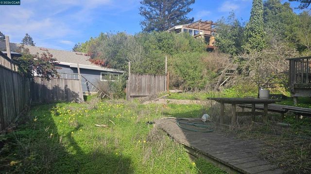 7839 7839 Eureka Ave, El Cerrito, CA 94530