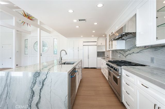 16973 Strawberry, Encino, CA 91436