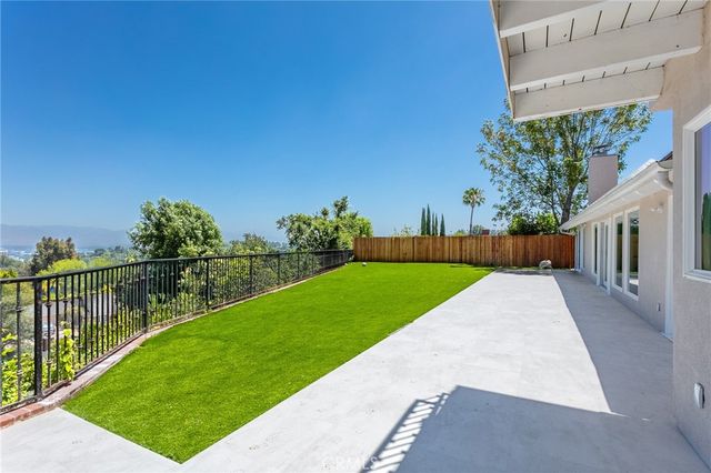 16973 Strawberry, Encino, CA 91436