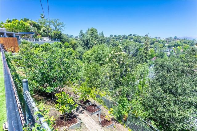 16973 Strawberry, Encino, CA 91436
