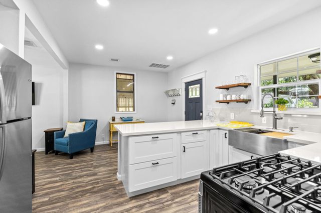 412 Waco Ave, League City, TX 77573
