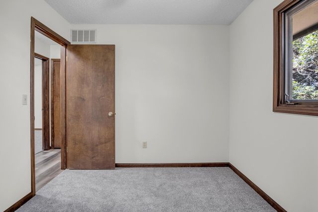 1024 S West Rd, Newton, KS 67114