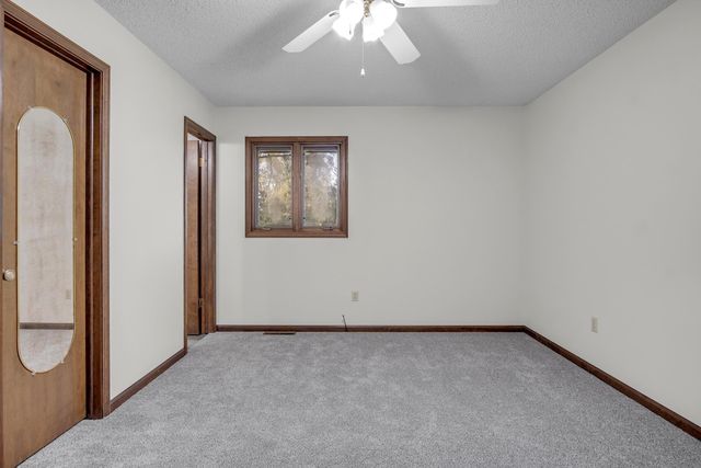 1024 S West Rd, Newton, KS 67114