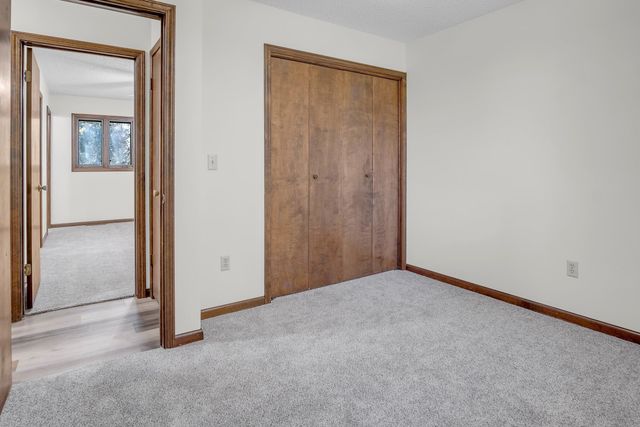 1024 S West Rd, Newton, KS 67114