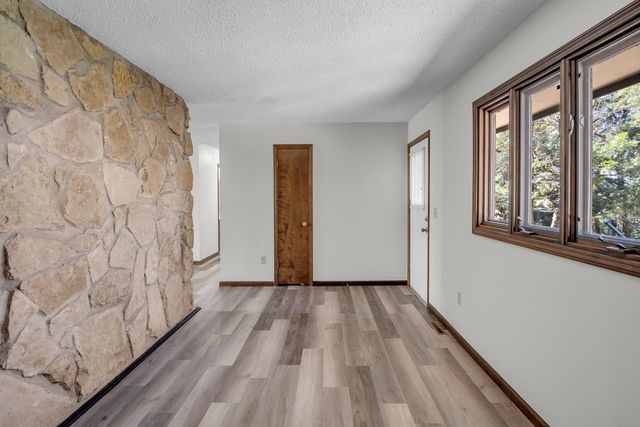 1024 S West Rd, Newton, KS 67114