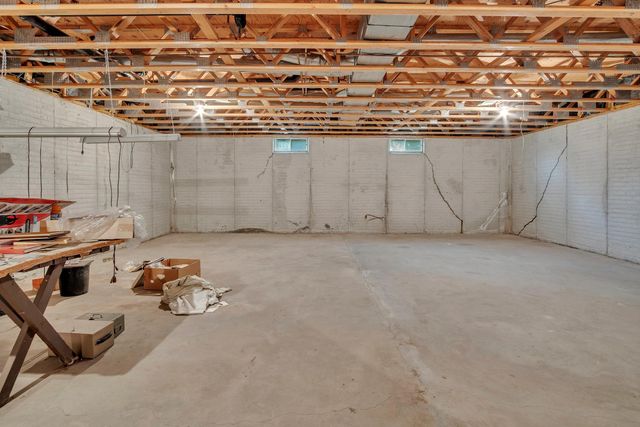 1024 S West Rd, Newton, KS 67114