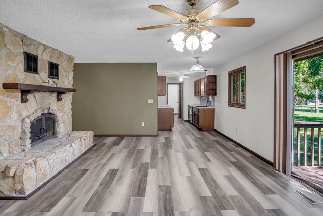 1024 S West Rd, Newton, KS 67114