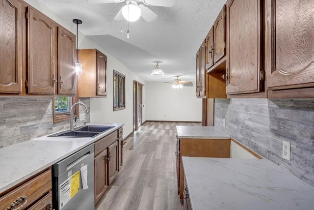 1024 S West Rd, Newton, KS 67114