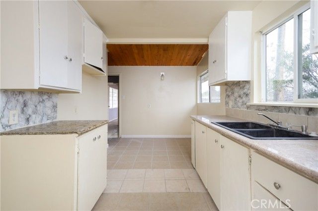 1008 Oberlin Court, Bakersfield, CA 93305