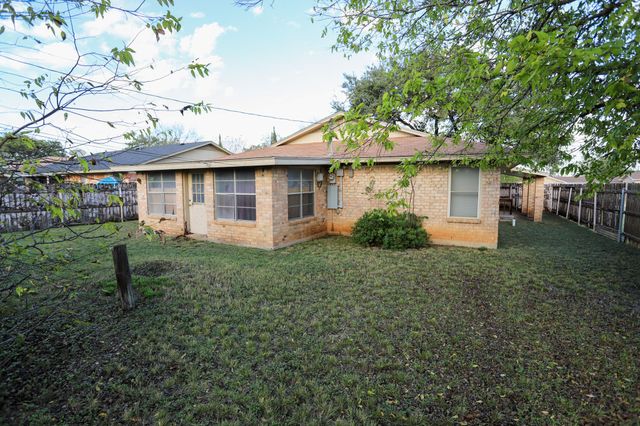 1009 Buchanan Street, Mcgregor, TX 76657