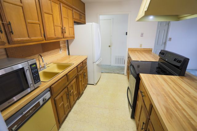 1009 Buchanan Street, Mcgregor, TX 76657