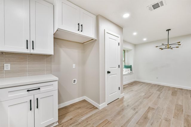 906 River Creek Drive, La Porte, TX 77571