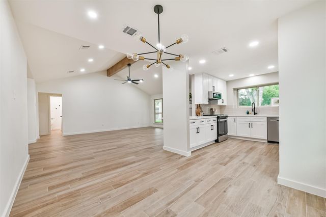 906 River Creek Drive, La Porte, TX 77571