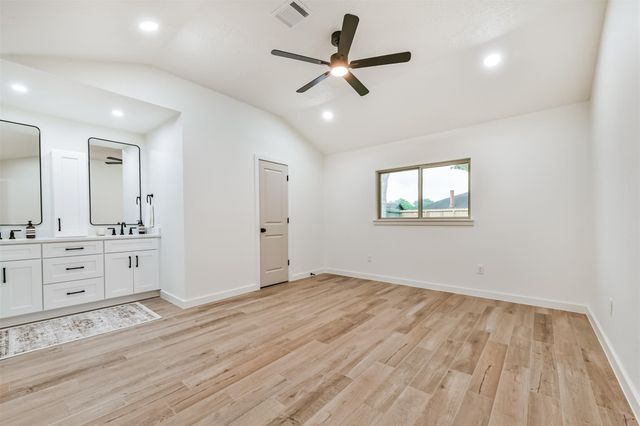 906 River Creek Drive, La Porte, TX 77571