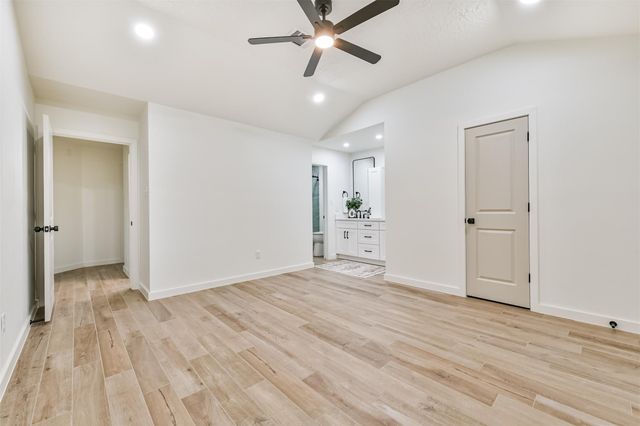 906 River Creek Drive, La Porte, TX 77571