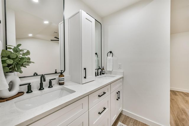 906 River Creek Drive, La Porte, TX 77571