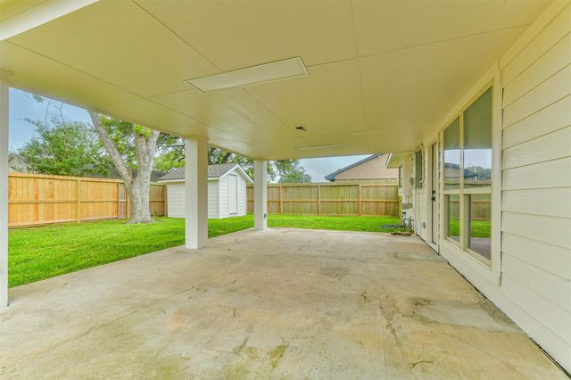 906 River Creek Drive, La Porte, TX 77571