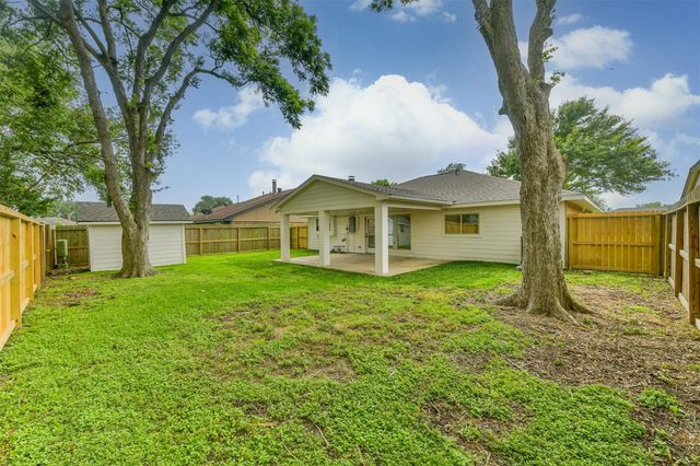 906 River Creek Drive, La Porte, TX 77571