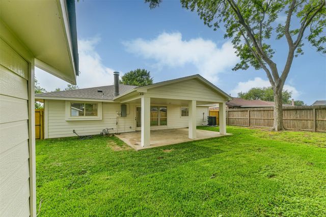 906 River Creek Drive, La Porte, TX 77571