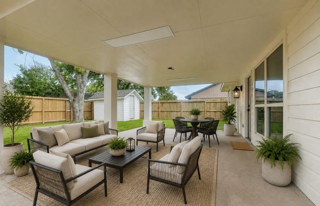 906 River Creek Drive, La Porte, TX 77571