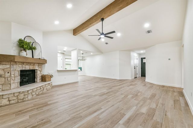 906 River Creek Drive, La Porte, TX 77571
